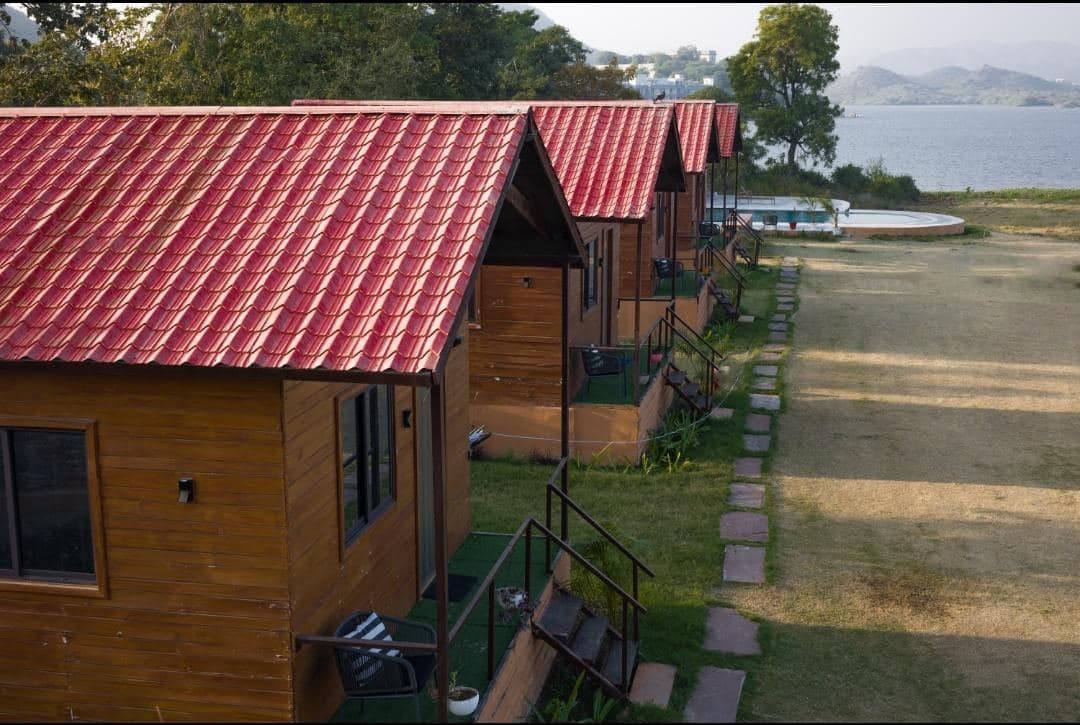 Lake-view Cottage